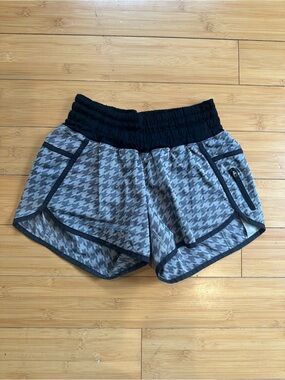 lululemon athletica Gray Houndstooth Athletic Shorts with Black Waistband